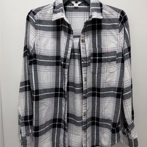 Aeropostale Women’s Monochrome Plaid Button Down Shirt